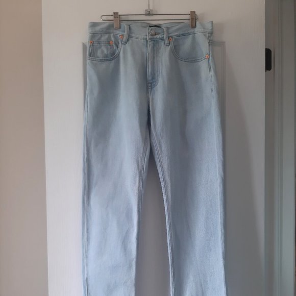 Club Monaco Relaxed Slim Crop and Strength Leg Denim Jeans - Picture 5 of 16